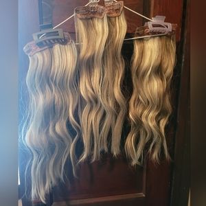 Never Worn Clip in Extensions. 4 pieces Light brown w/blonde